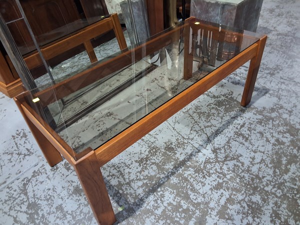 Lot 228 - COFFEE TABLE