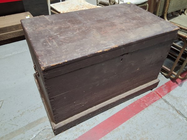 Lot 94 - SHIPPING TRUNK