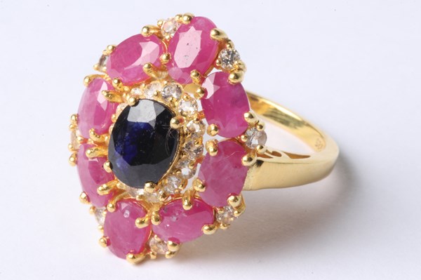 Lot 1047 - GEMSTONE RING