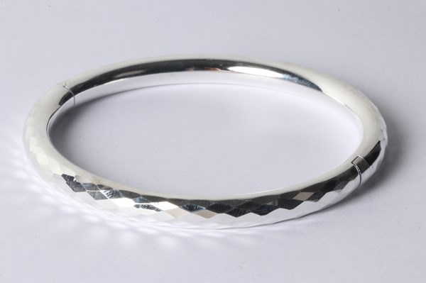 Lot 1020 - SILVER BANGLE