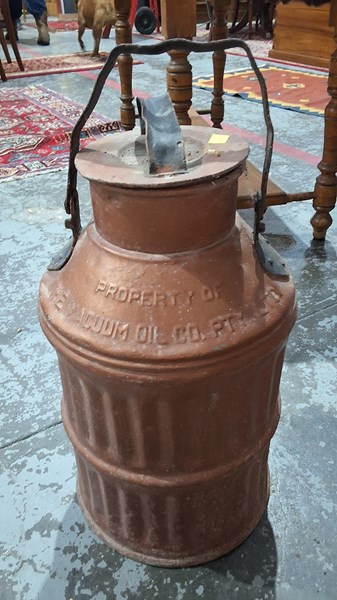 Lot 196 - OIL CANISTER