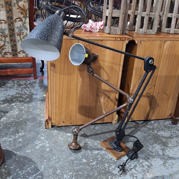 Lot 342 - BENCH LIGHTS