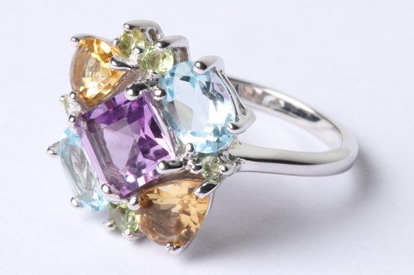 Lot 1048 - SILVER GEMSTONE RING