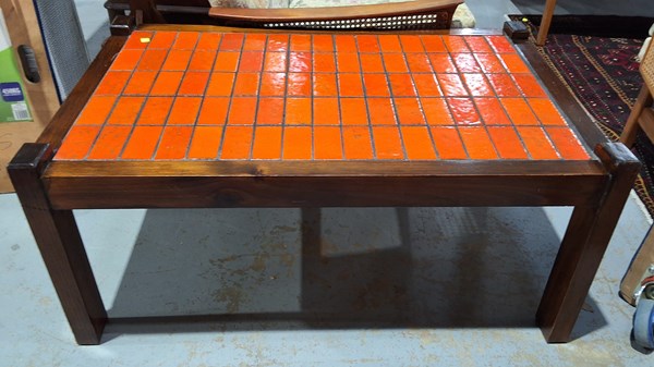 Lot 199 - COFFEE TABLE