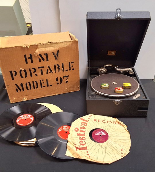 Lot 1152 - GRAMOPHONE & RECORDS