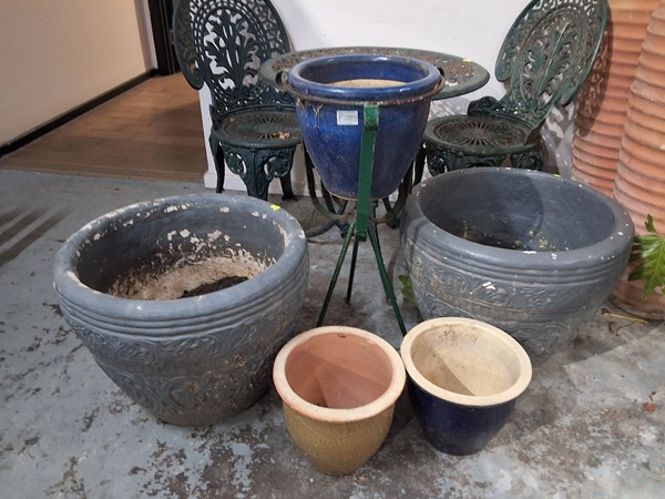 Lot 245 - GARDEN POTS