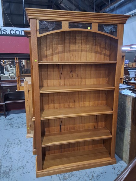 Lot 169 - BOOKSHELF