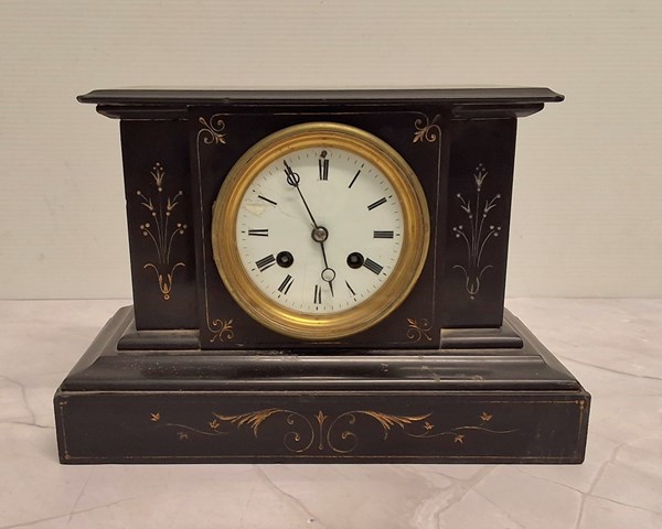 Lot 1261 - MANTEL CLOCK