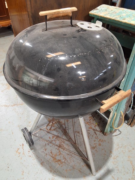 Lot 324 - WEBER BARBECUE