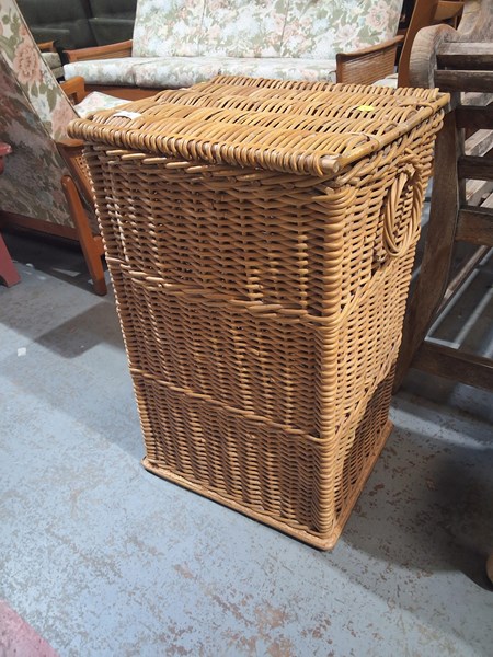 Lot 226 - LAUNDRY BASKET