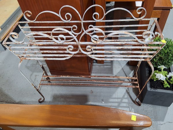 Lot 445 - PLANTER STAND