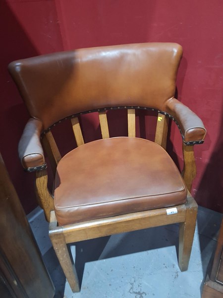 Lot 41 - READING CHAIR