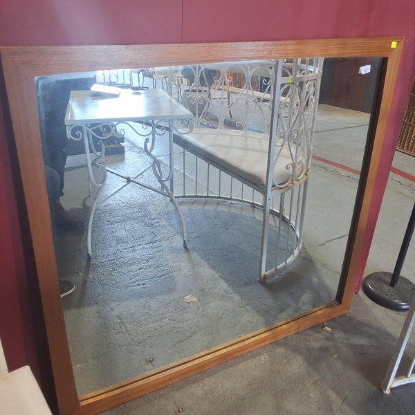 Lot 287 - WALL MIRROR