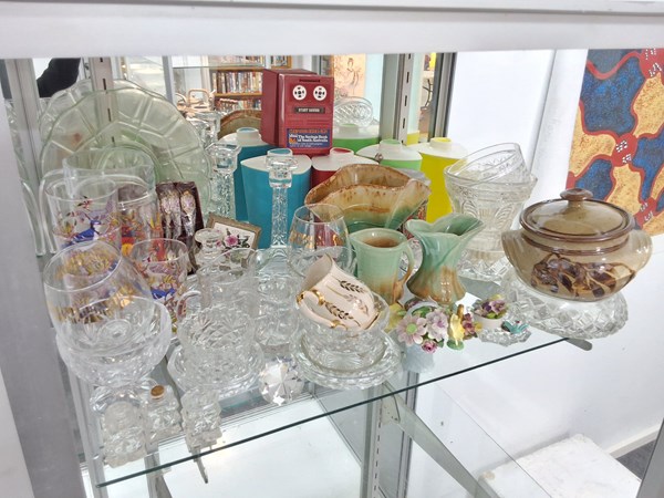 Lot 1521 - ASSORTED GLASSWARE & VINTAGE HOMEWARES