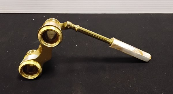 Lot 1280 - OPERA GLASSES