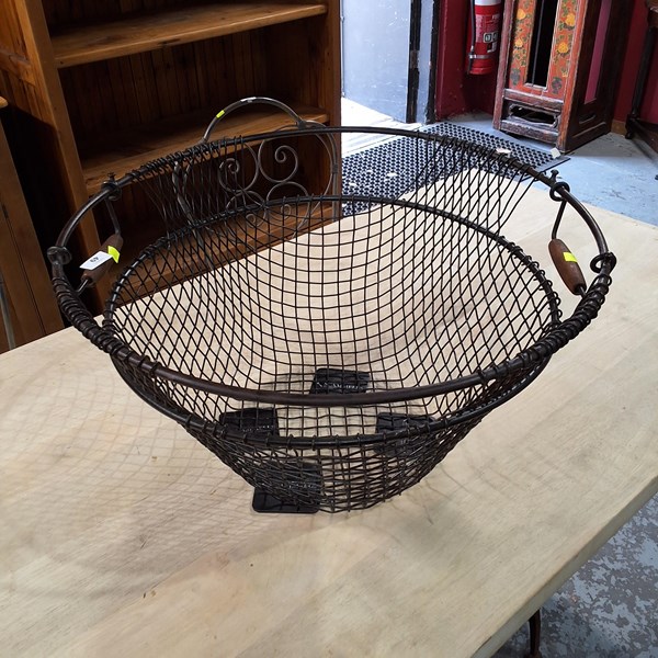 Lot 49 - WOOL BASKET