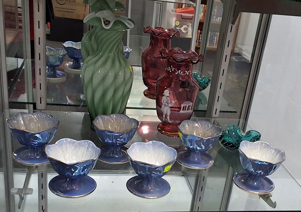 Lot 1522 - VASES & DISHES