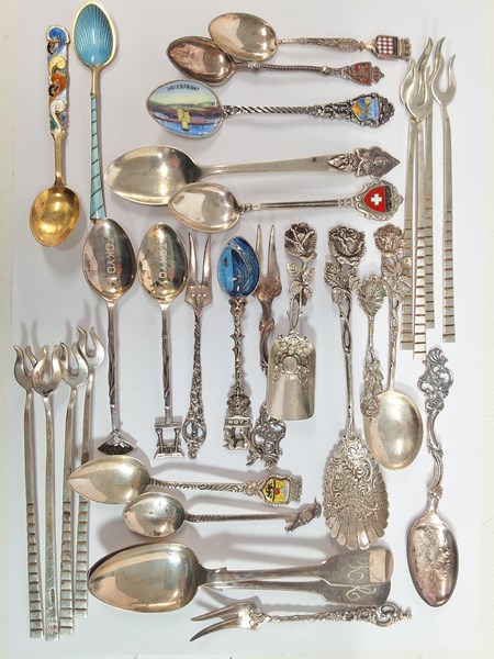 Lot 1119 - TEASPOONS