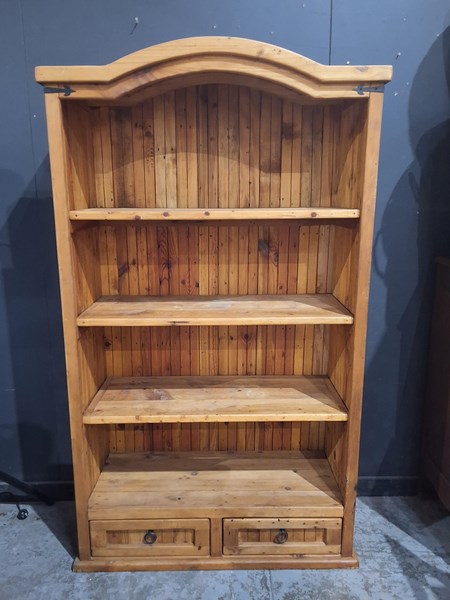 Lot 35 - BOOKSHELF