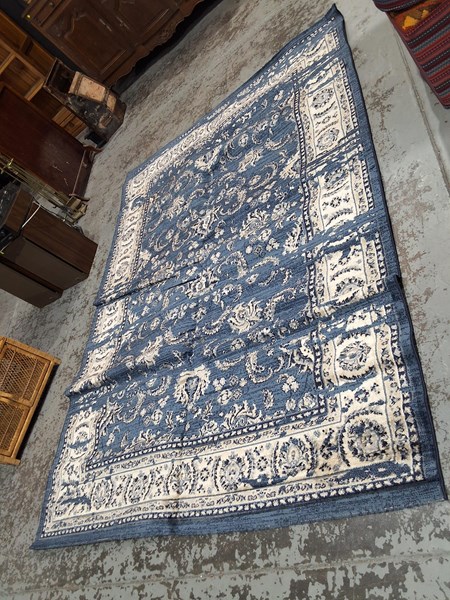 Lot 75 - RUG