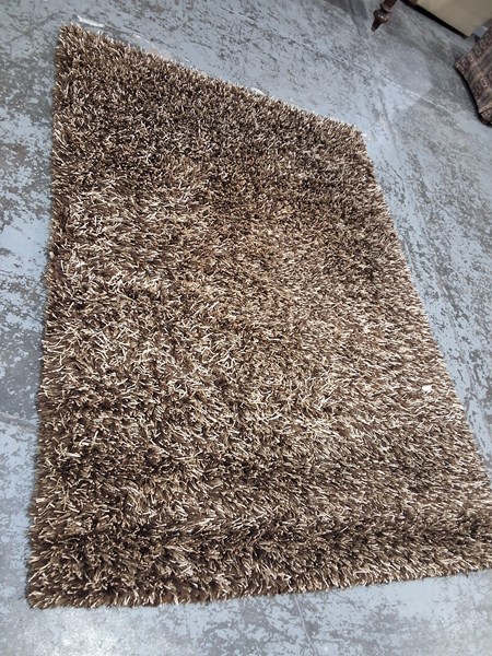 Lot 252 - RUG