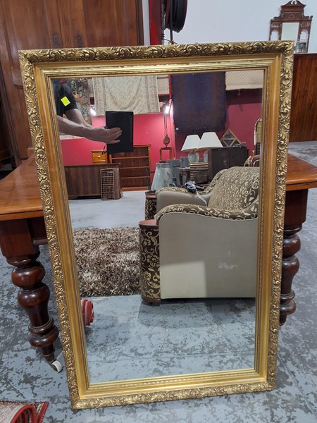 Lot 37 - WALL MIRROR