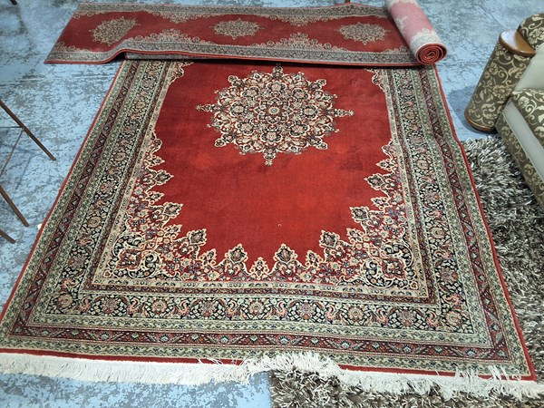 Lot 8 - RUG AND HALL RUNNER