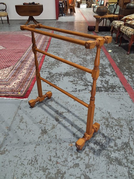 Lot 89 - CLOTHES AIRER