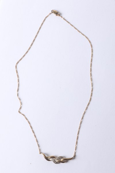 Lot 1025 - GOLD NECKLACE