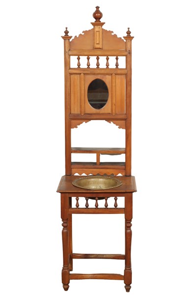 Lot 15 - WASH STAND