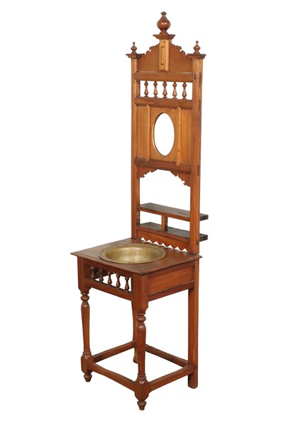 Lot 15 - WASH STAND