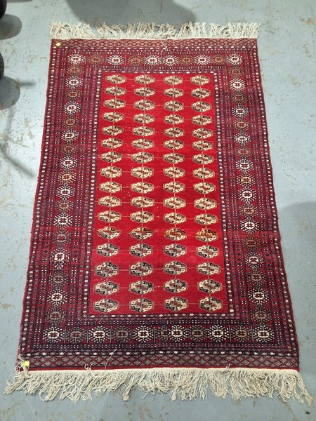 Lot 104 - RUG