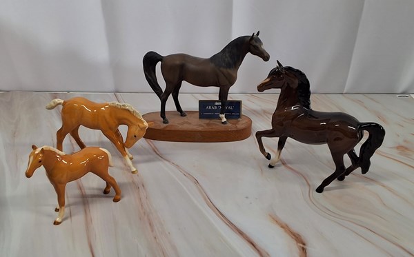 Lot 1517 - HORSE FIGURINES