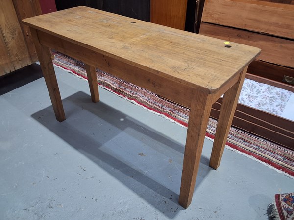 Lot 122 - SCHOOL DESK