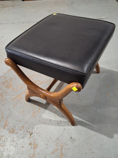 Lot 274 - FOOT STOOL