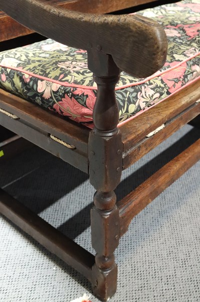 Lot 18 - SETTLE BENCH