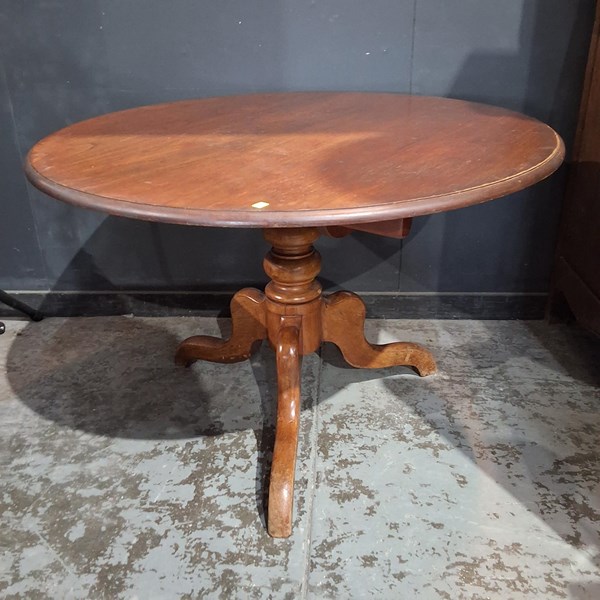 Lot 74 - CEDAR TABLE