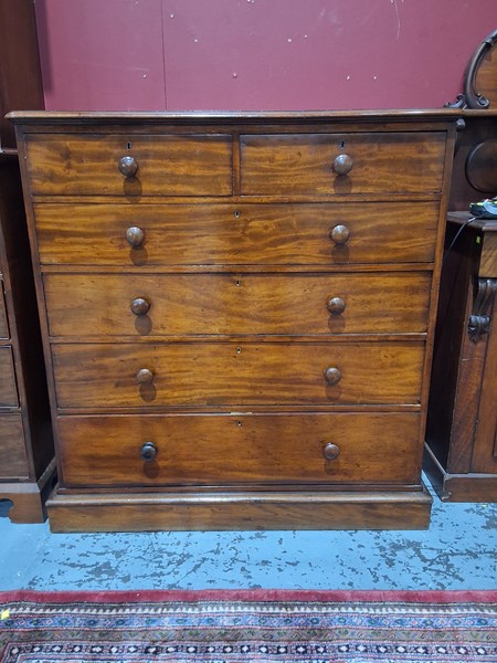 Lot 127 - CHEST OF DRAWERS