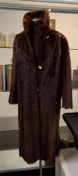 Lot 1238 - VINTAGE FUR COAT