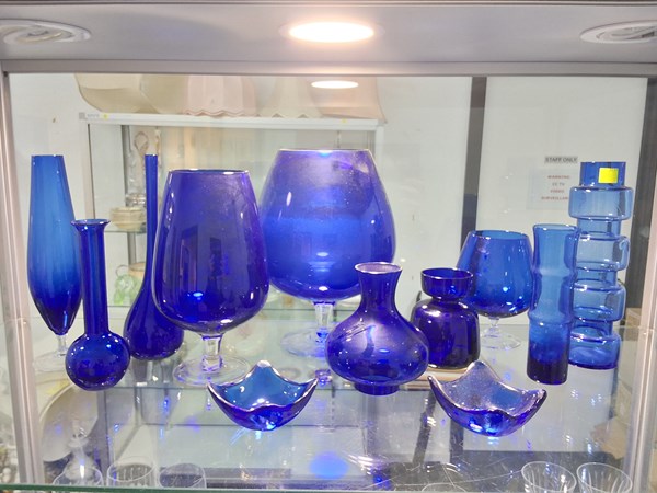 Lot 1505 - BLUE GLASS