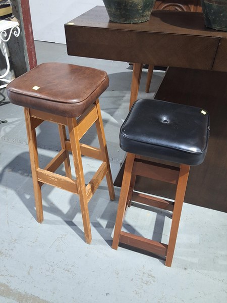 Lot 163 - STOOLS