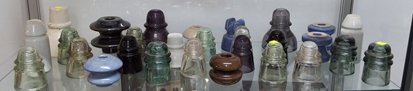 Lot 1497 - INSULATORS