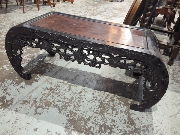 Lot 151 - COFFEE TABLE