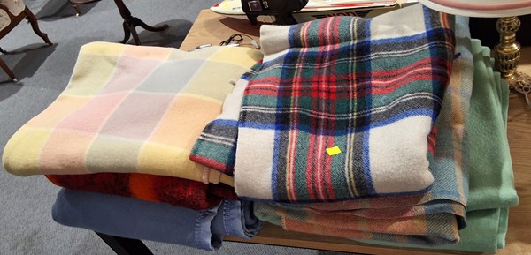 Lot 1454 - VINTAGE BLANKETS