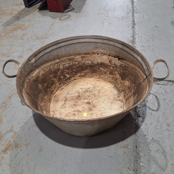 Lot 302 - WASH TUB