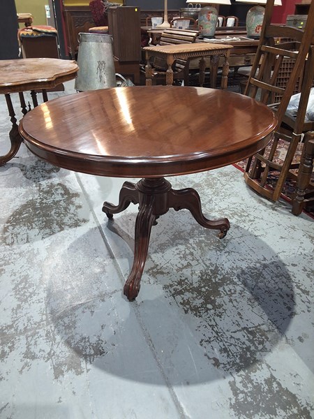 Lot 111 - DINING TABLE