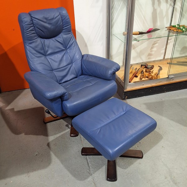 Lot 241 - ARMCHAIR