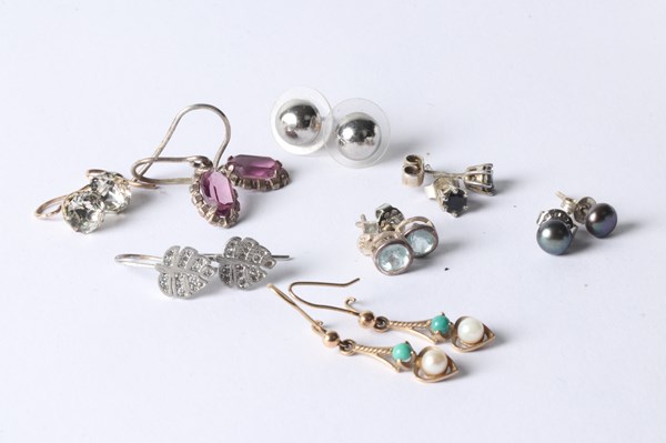 Lot 1058 - EARRINGS