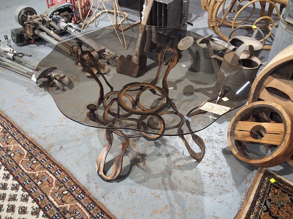 Lot 191 - COFFEE TABLE