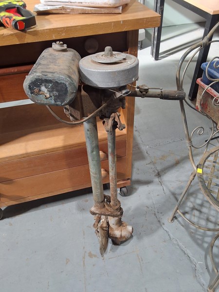 Lot 304 - SEAGULL OUTBOARD MOTOR